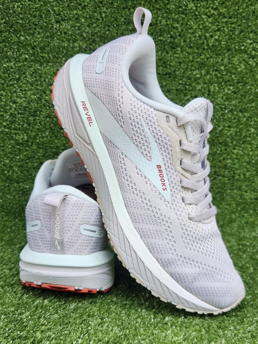 Brooks Revel 6 Women Size 8.5 Light Gray Athletic Running Walking Shoes Sneakers
